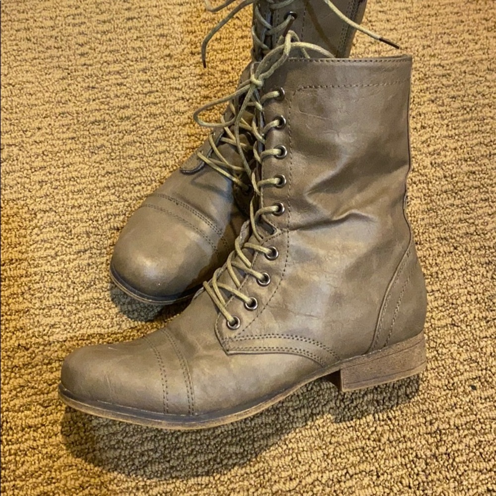 Combat boots